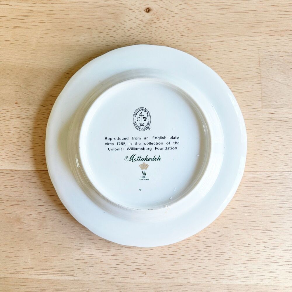 Mottahedeh Colonial Williamsburg "Chelsea Bird" Porcelain Salad Plates Set of 2 - Picture 3 of 3